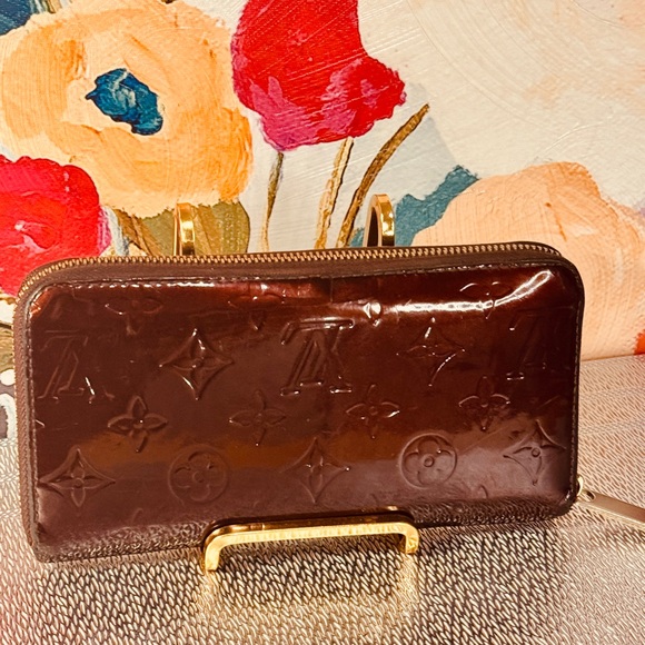 Louis Vuitton Brown Embossed printed monogram zipper round Wallet - Picture 11 of 16